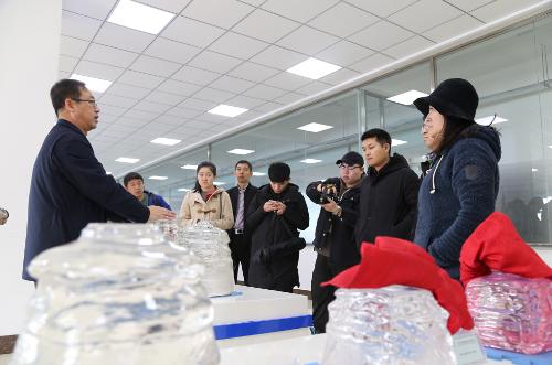“我为哈尔滨点赞新媒体行”走进亚洲最大蓝宝石晶体材料研发与制造中心