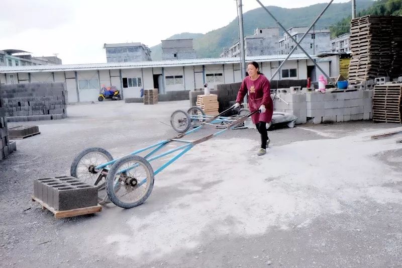 什么都不用带，到我家来吧！认识一下，她是乐于助人的“酉阳好人”！