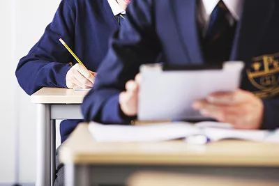 「微辣」已有三套校服，还得买？