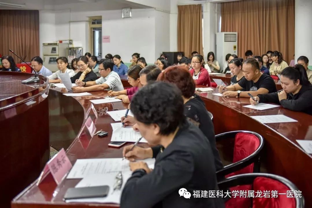 以“四个一流”擦亮医院名片