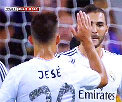 1岁宝宝长痘,1个月的宝宝脸上长痘痘是咋回事