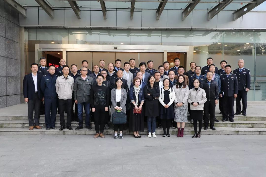 一个很有趣的朋友圈,一个特别的朋友800字