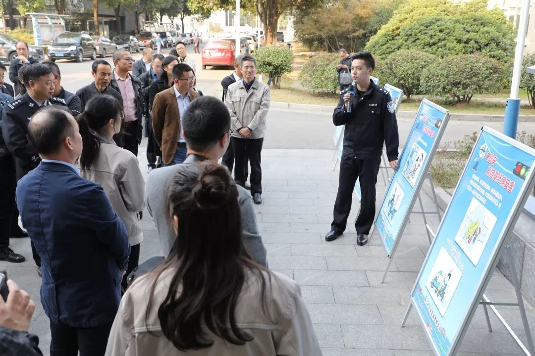 一个很有趣的朋友圈,一个特别的朋友800字