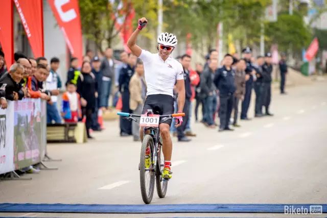 鍗冧汉绔炴妧,鍗冧汉绔炴妧涓囦汉鍚屽彴