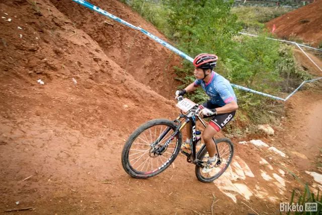 鍗冧汉绔炴妧,鍗冧汉绔炴妧涓囦汉鍚屽彴