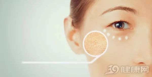 秋天嘴皮干燥起皮什么原因,秋天脸上起皮干燥痒刺痛怎么办