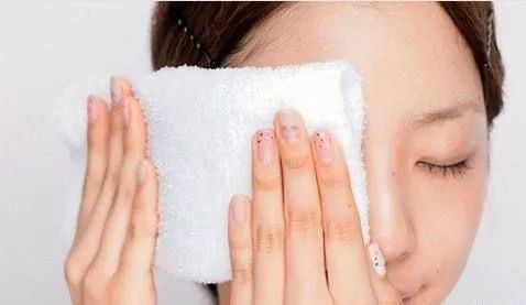 老人秋冬皮肤干痒的小妙招,皮肤到了秋冬就痒是什么原因