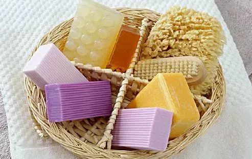 老人秋冬皮肤干痒的小妙招,皮肤到了秋冬就痒是什么原因