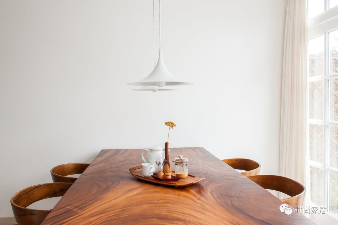 建筑师小哥和家居女编辑的小户型对决，你站谁家？