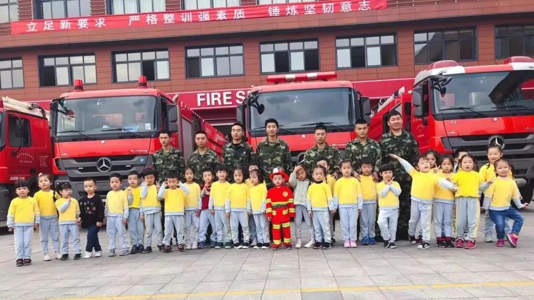 一群萌娃走进特警队,一群萌娃走进消防队