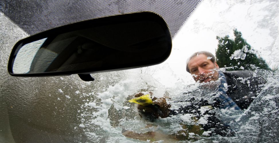 7招教你快速解决汽车玻璃上的雾霜