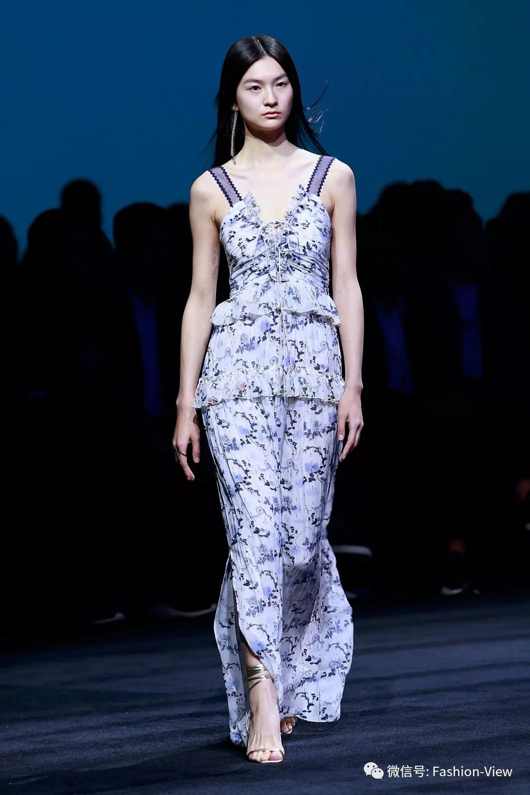 耳畔余音绕是什么意思,恩派雅羊绒衫女