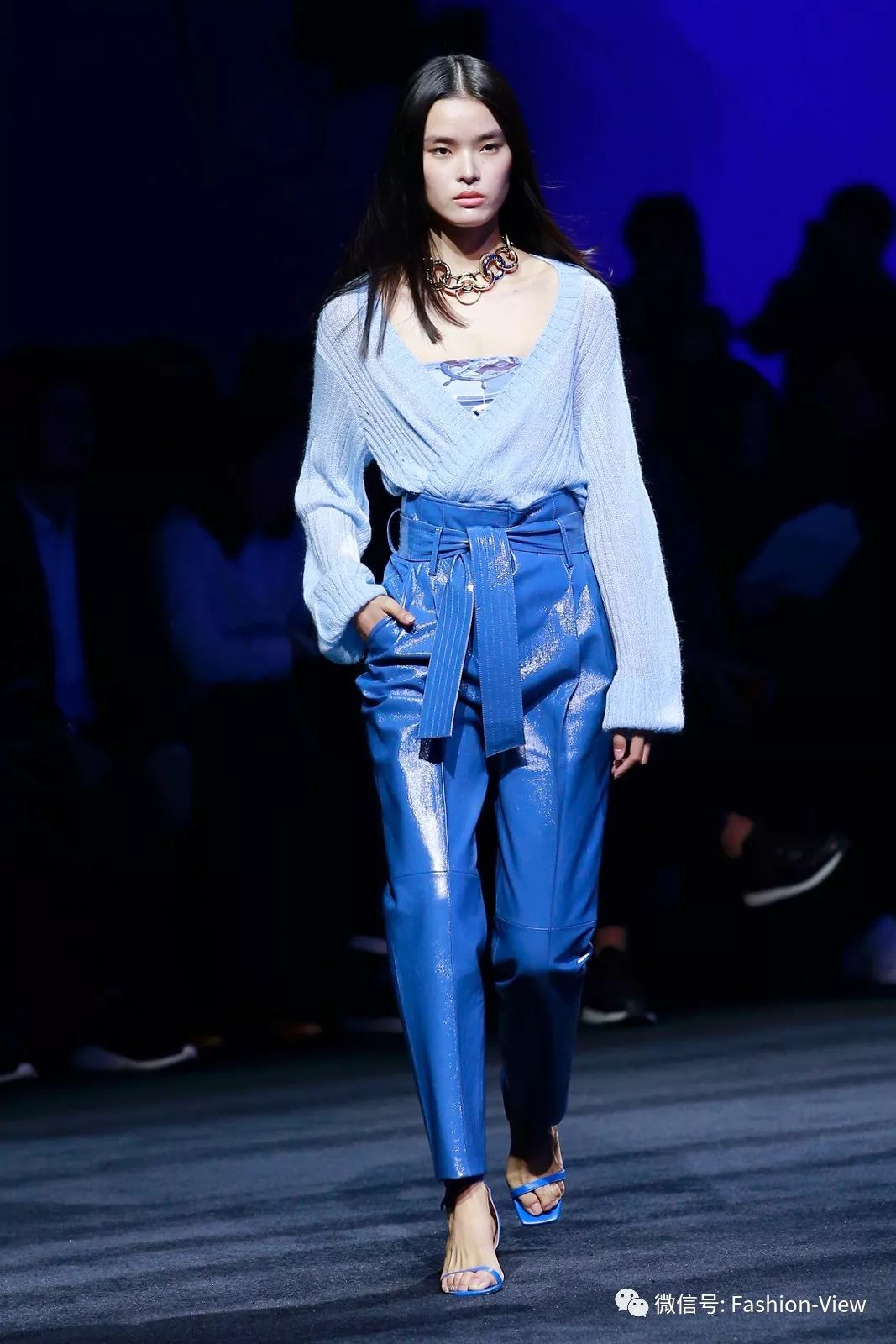 耳畔余音绕是什么意思,恩派雅羊绒衫女