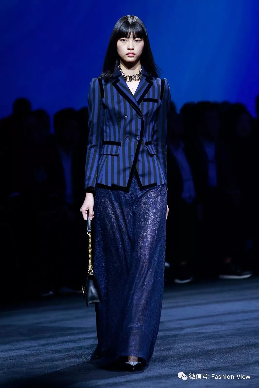 耳畔余音绕是什么意思,恩派雅羊绒衫女