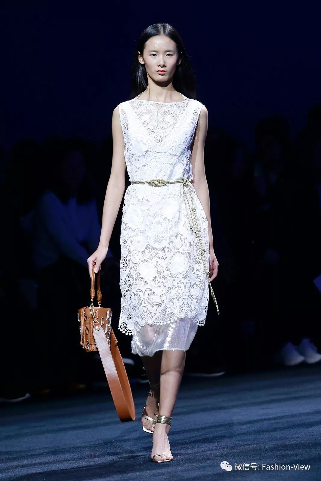 耳畔余音绕是什么意思,恩派雅羊绒衫女