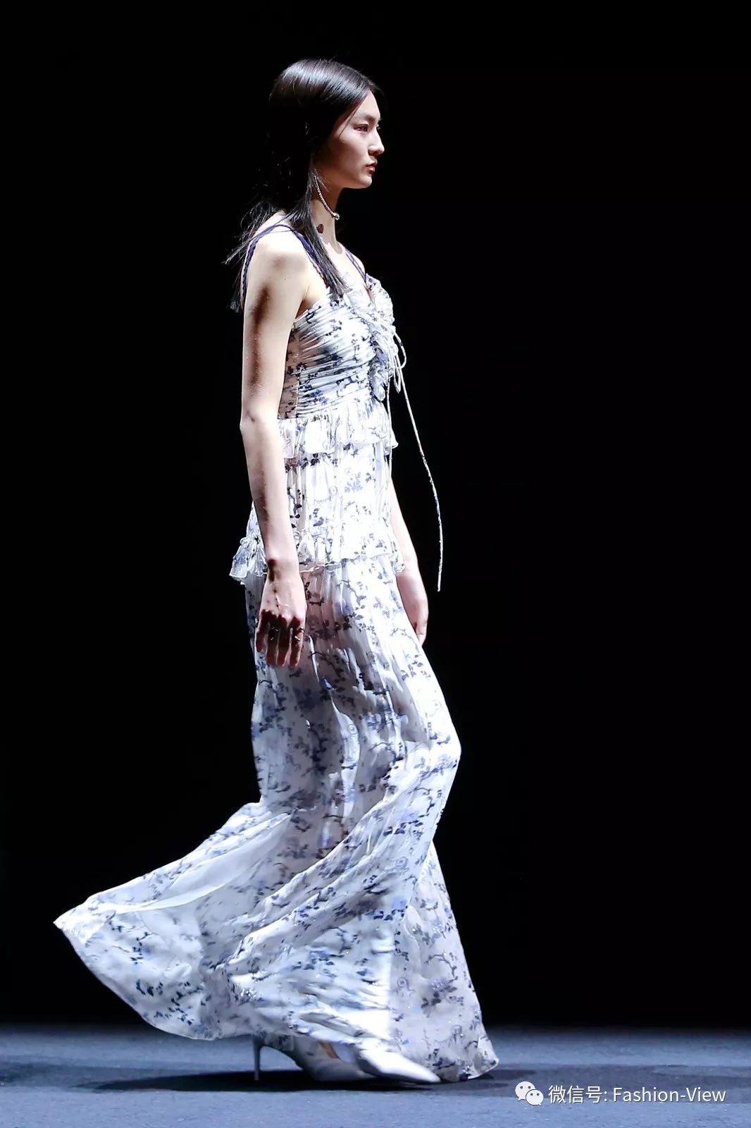 耳畔余音绕是什么意思,恩派雅羊绒衫女