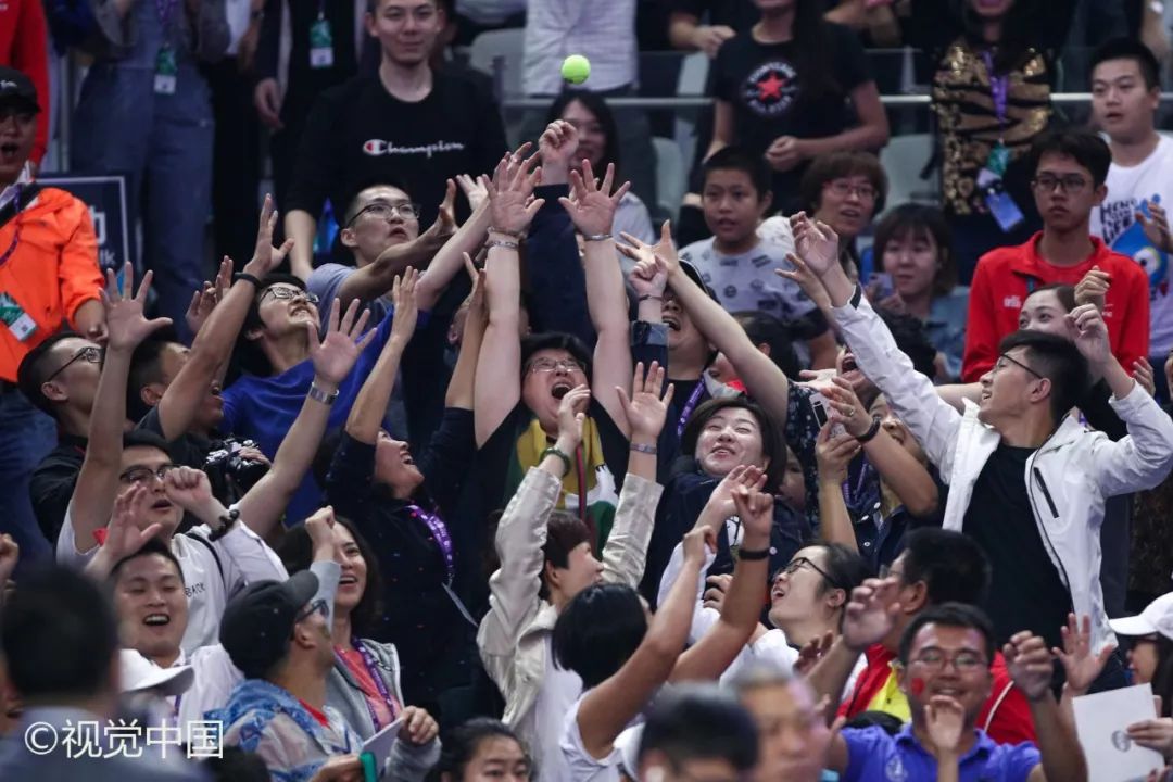 花絮｜大横琴企业日：甜美王蔷与小朋友们“切磋”球技