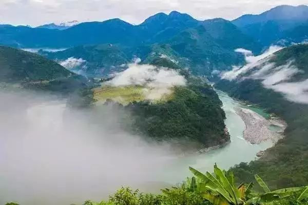 广州坐火车去西藏沿途的风景,从广州坐火车去西藏有没有直达
