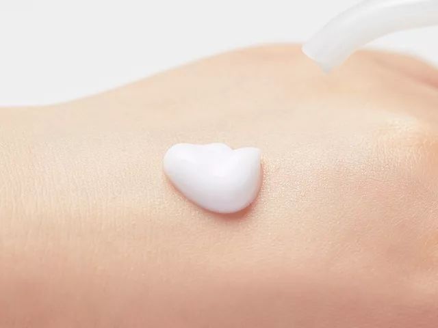 拼团丨日本贵妇牌身体乳,抹完身体香香的、滑滑的