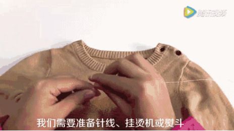 毛衣领口松垮怎么搭配,毛衣穿久了松垮怎么复原