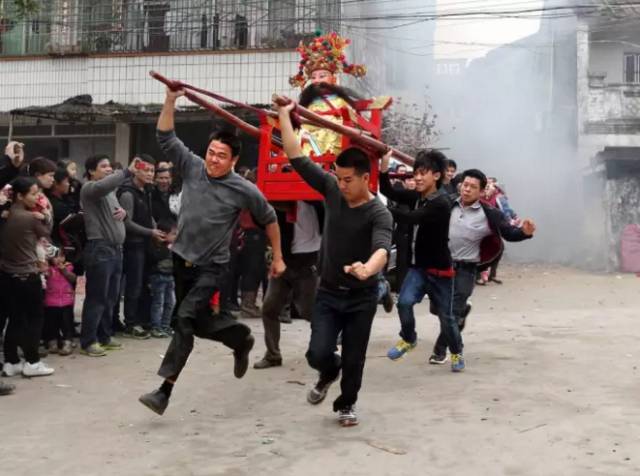 为什么很多潮汕人都在深圳长大,为什么深圳潮汕人这么牛