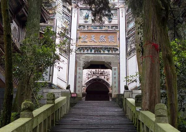 成都5小时飚拢达州万源,达州灯影牛肉和南坝灯影牛肉