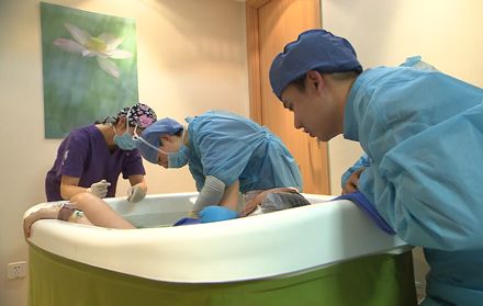 谢依霖水中分娩后判若两人,谢依霖水中产子后遗症