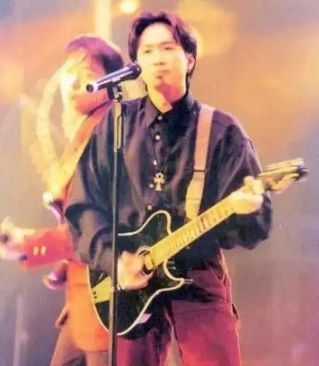 永远怀念黄家驹：33首最经典的歌曲，经典无法复制！