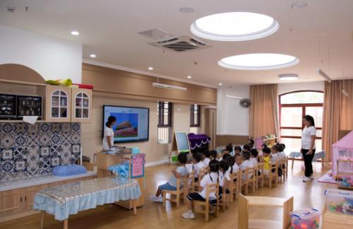 政府鼓励小区配套幼儿园建设变色龙设计助力