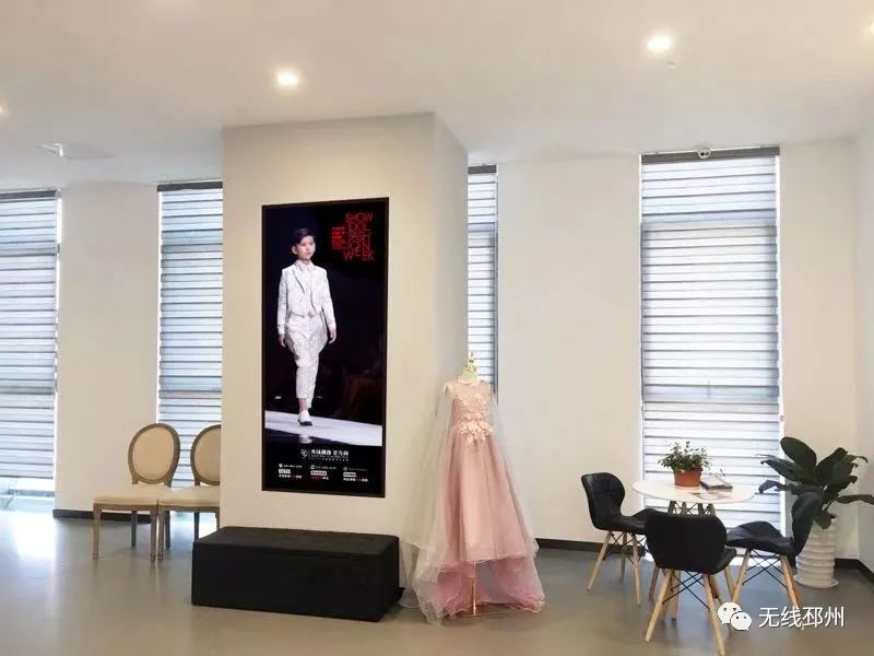 一群红孩儿惊艳“邳马”跑道，他们竟然来自这里……