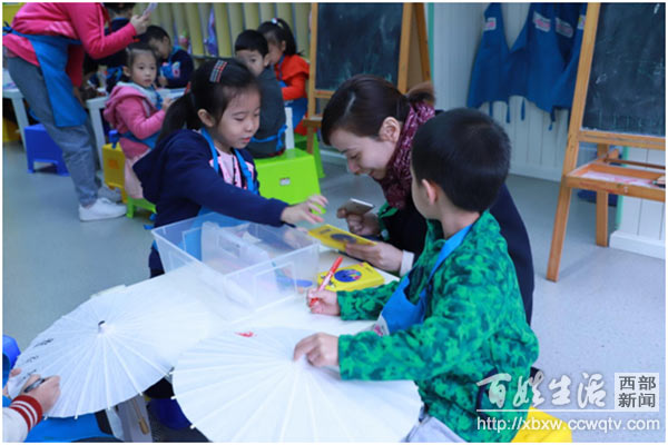 四川省直属机关东府幼儿园接待西部幼教论坛的专家参观交流