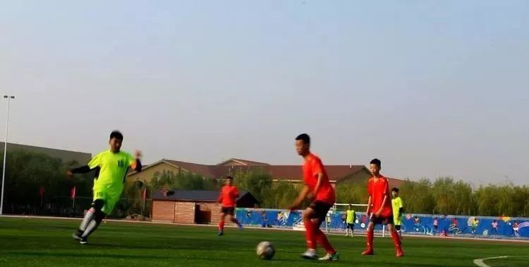 我县足球小子创历史佳绩！