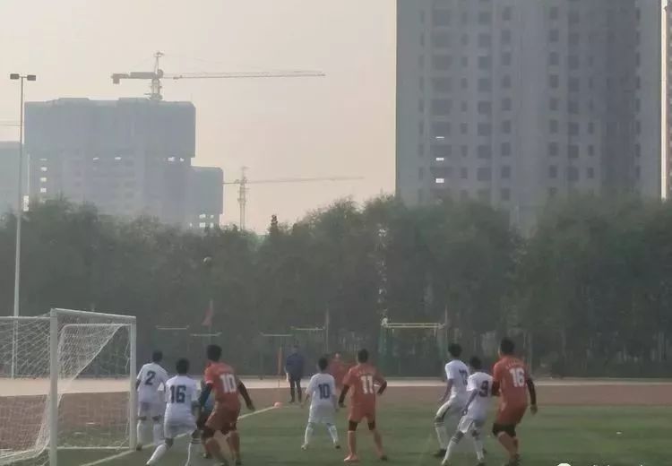 我县足球小子创历史佳绩！