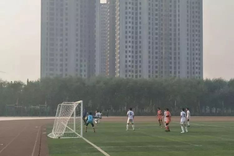 我县足球小子创历史佳绩！