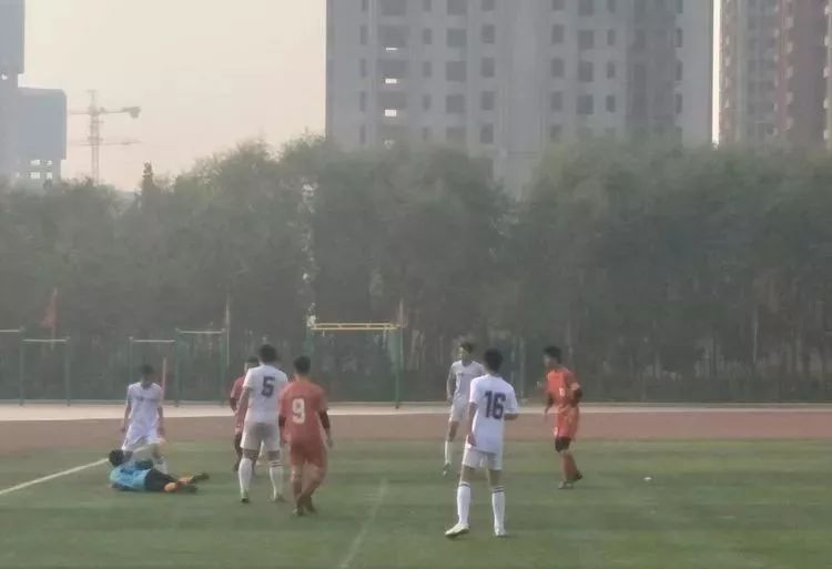 我县足球小子创历史佳绩！