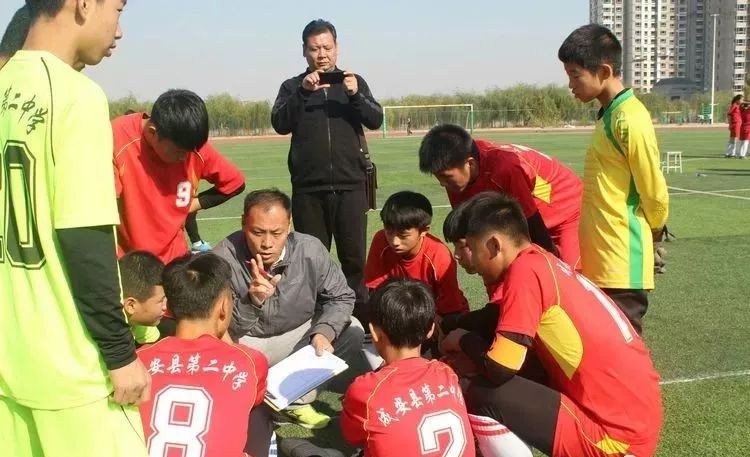 我县足球小子创历史佳绩！