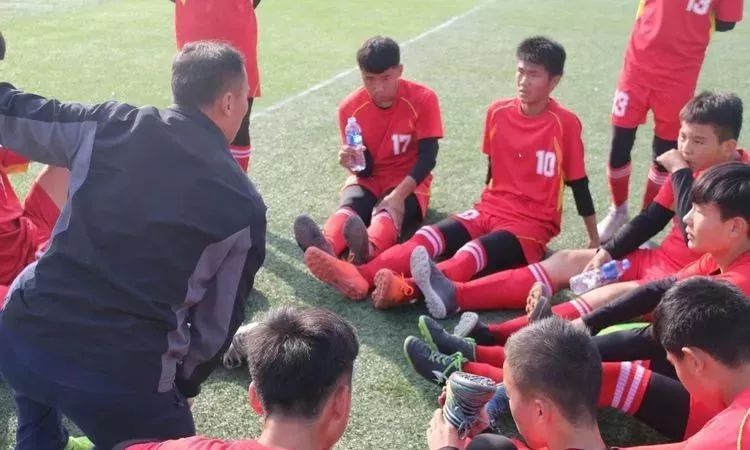 我县足球小子创历史佳绩！