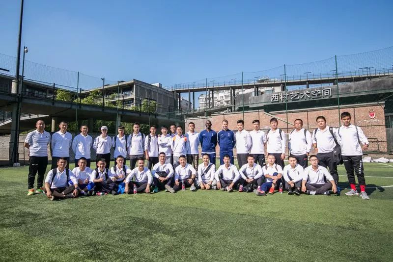 “捷”伴绿茵助力成长热刺携手捷豹校园足球培训