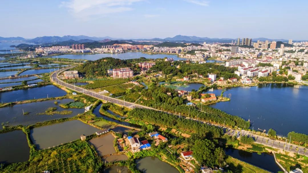 栉风沐雨破浪前行,栉风沐雨砥砺奋进