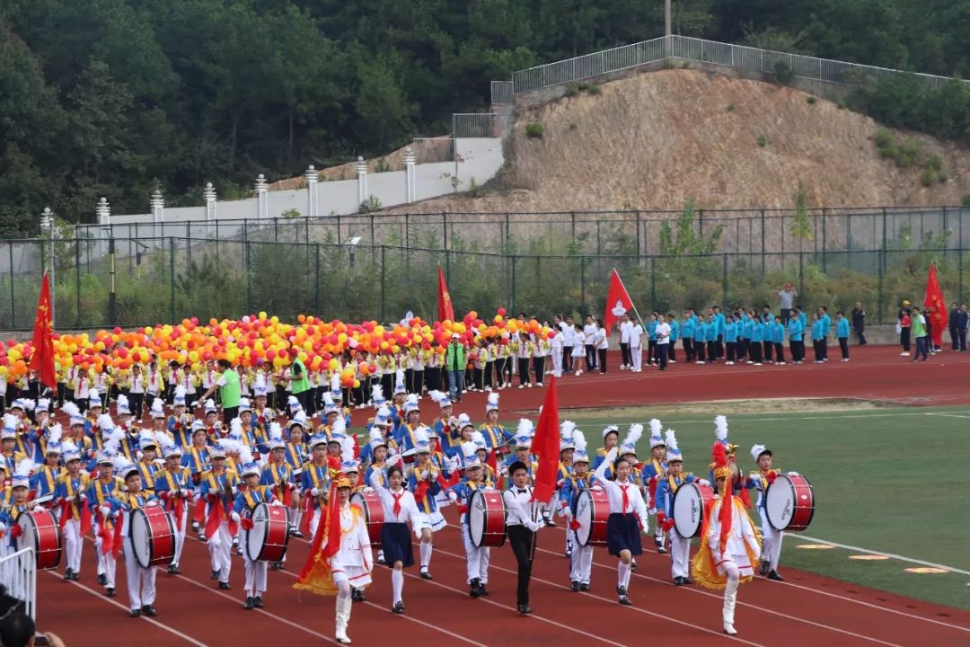 栉风沐雨破浪前行,栉风沐雨砥砺奋进