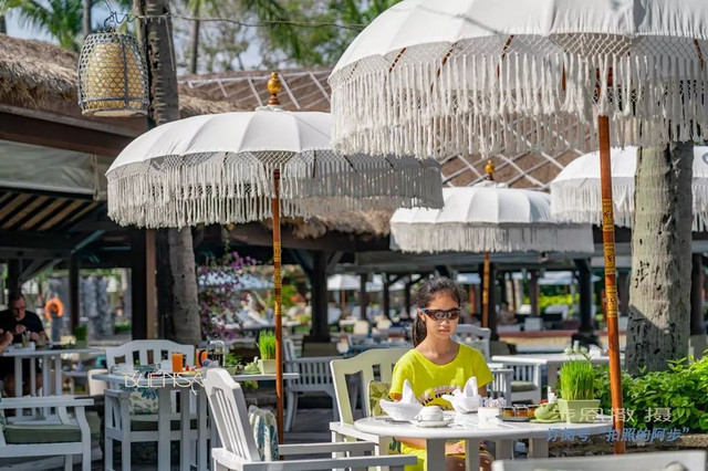 躺在巴厘岛沙滩看月亮,想停留在巴厘岛怎么办