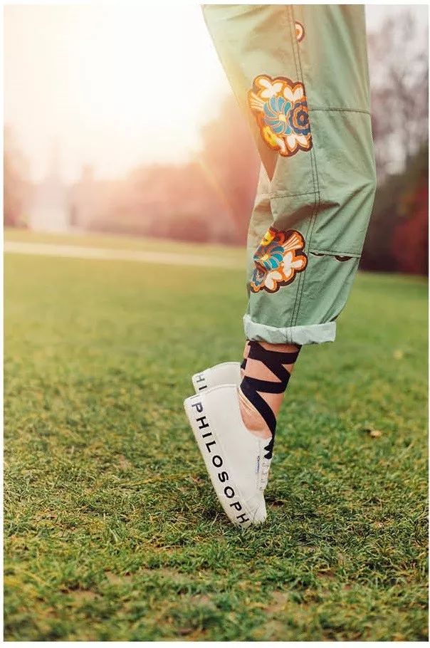 鞋带绕脚脖,鞋带勒脚脖会水肿吗