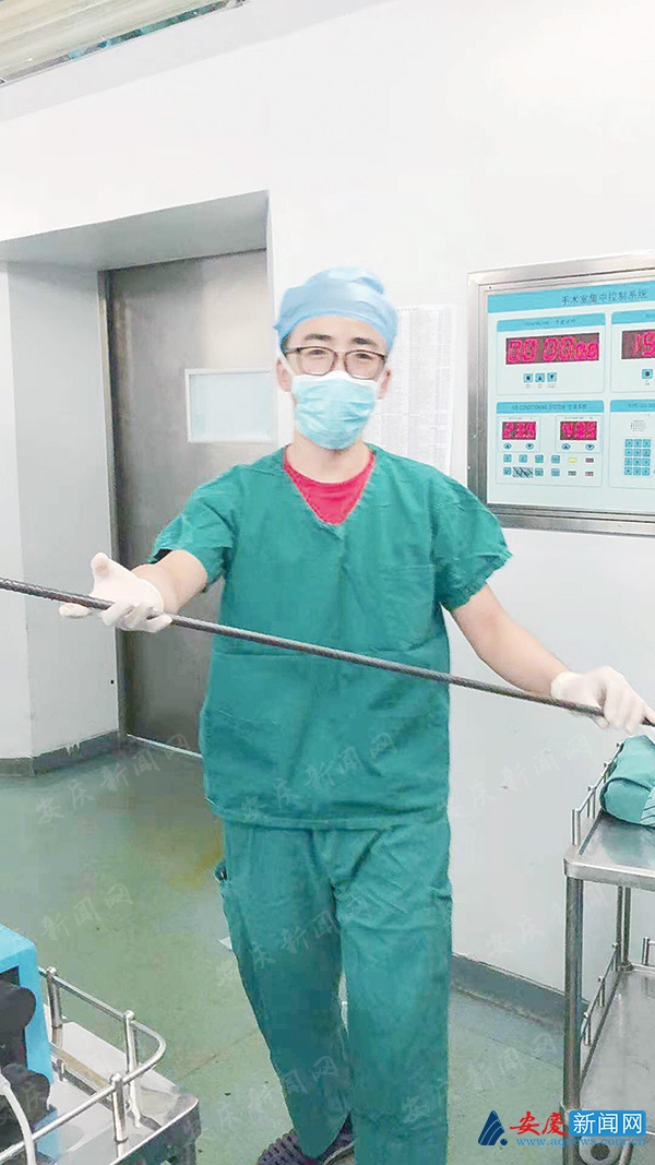 高空坠落钢筋穿体经抢救脱险