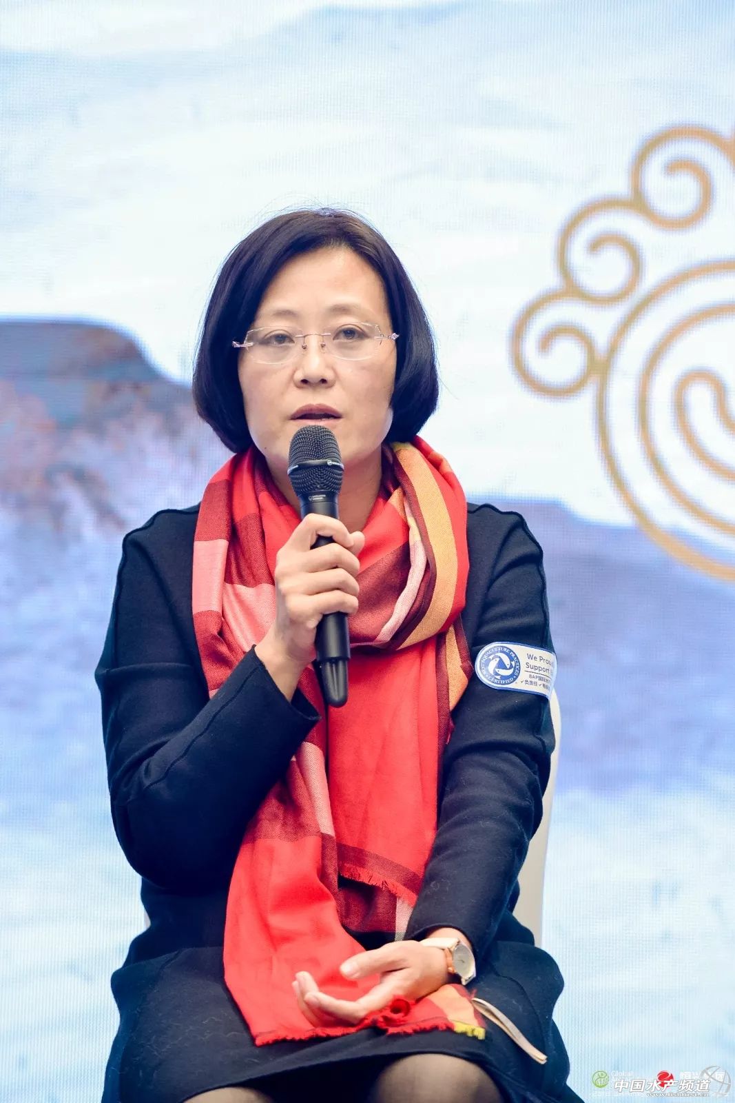 海鲜市场人山人海现直播,水产市场人山人海