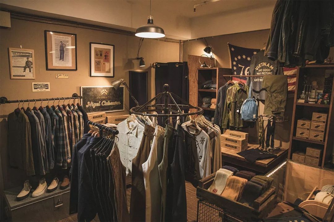 香港一家“户外选货店”店主跟我说：我就想做“无法定义”的风格
