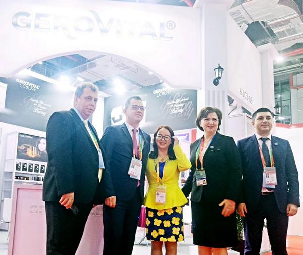 买德国锅送全牛定制版捷克水晶酒杯满足消费升级的产品进博会受欢迎