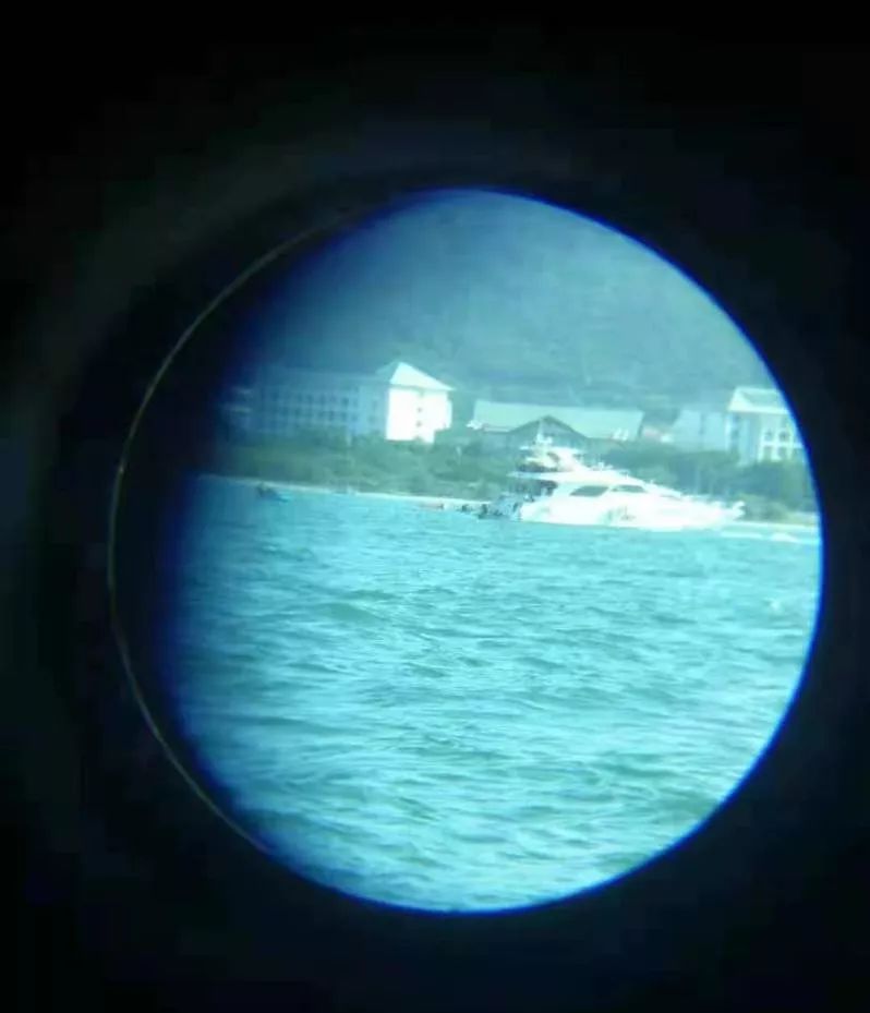 「无毒青春健康生活」几十名男女租游艇出海,没想到“翻船了”