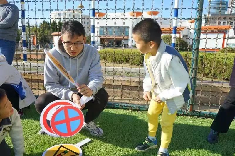 “爱绿茵”金钥匙幼儿团足球班——球场上的追风萌童，安全体验中的积极先锋！