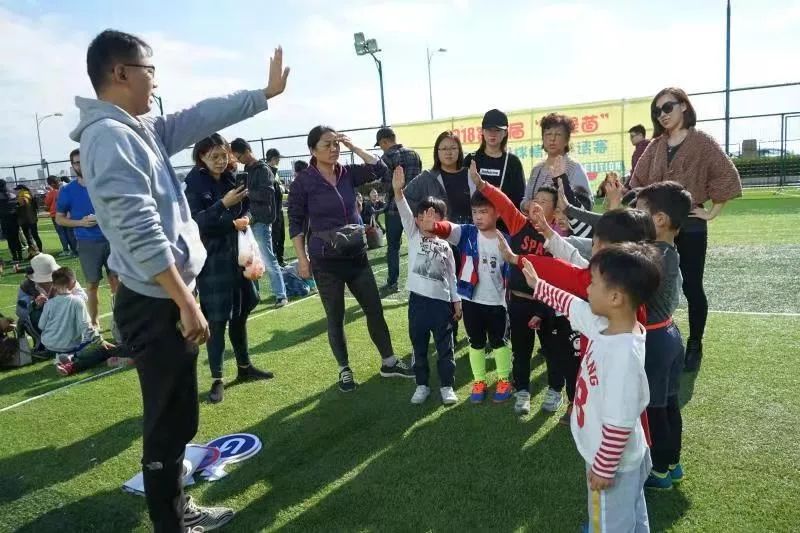 “爱绿茵”金钥匙幼儿团足球班——球场上的追风萌童，安全体验中的积极先锋！