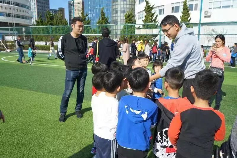 “爱绿茵”金钥匙幼儿团足球班——球场上的追风萌童，安全体验中的积极先锋！